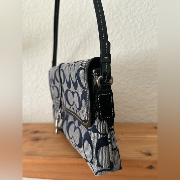 Vintage Coach Signature Sufflette Hand Bag in Navy and Black Leather - Picture 5 of 11